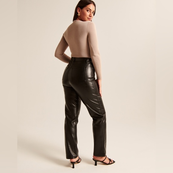 Abercrombie & Fitch Curve Love Vegan Leather 90s Straight Pant - Picture 6 of 9